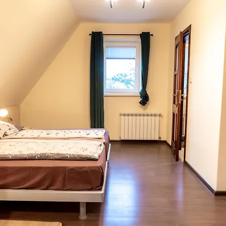 Gosciniec Stara Szkola Guest house