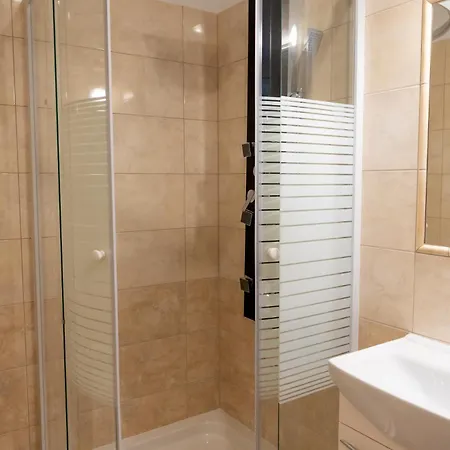 Gosciniec Stara Szkola Affittacamere Haluszowa