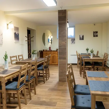 Gosciniec Stara Szkola Guest house