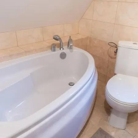 Gosciniec Stara Szkola Haluszowa